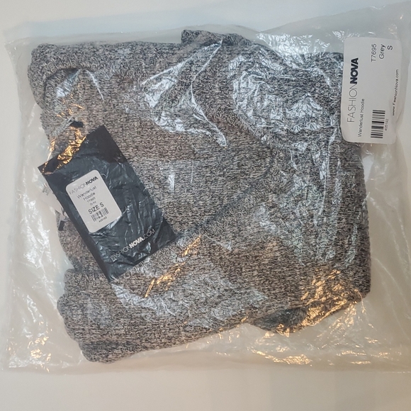 FASHION NOVA WANDERLUST HOODIE - SMALL NWT - Picture 3 of 3